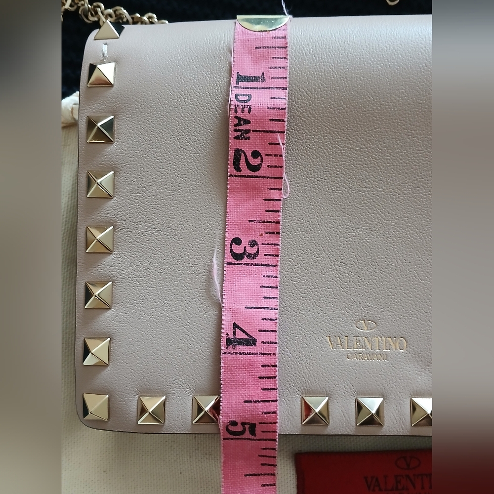 New- Valentino Garavani Rockstud Calfskin Chain Bag In Poudre - Picture 4 of 16
